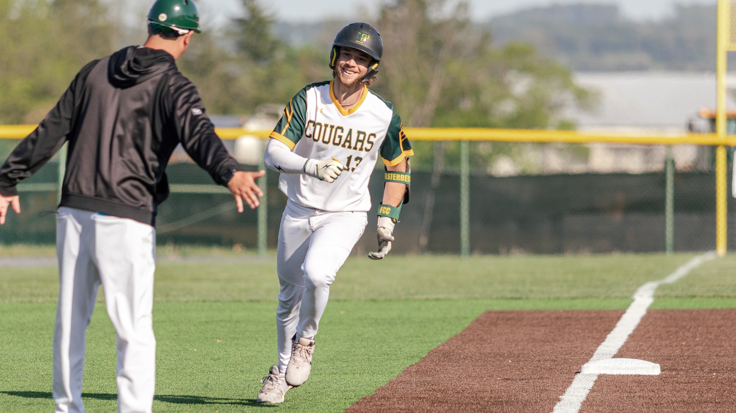 Late-Inning Hitting Lifts Cougars to Sweep Over Trojans&nbsp;