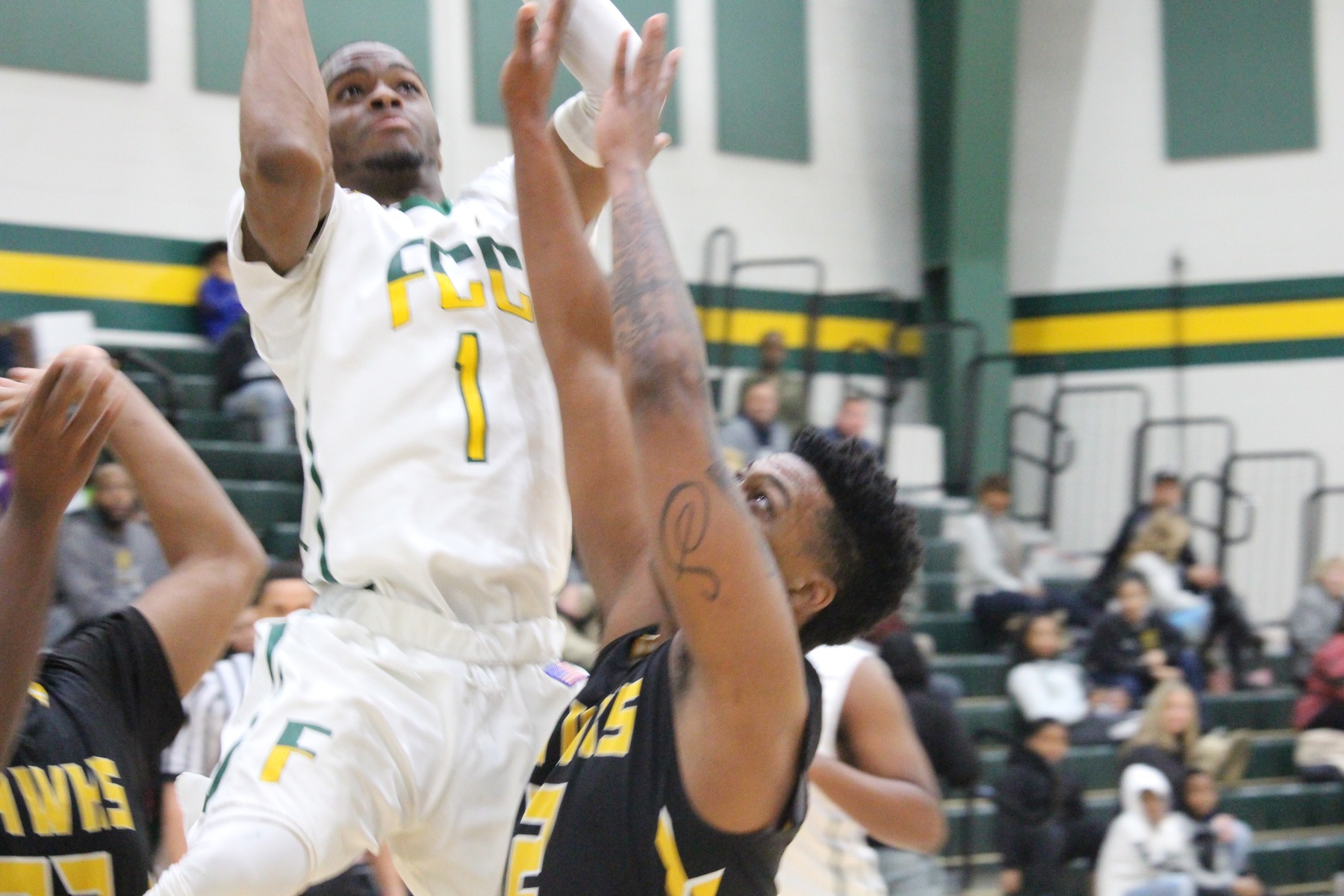 Men's Basketball Sees 14 Game Winning Streak Come to an End