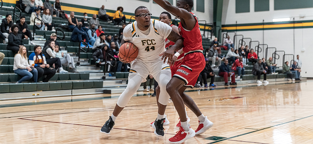 Cougars Down Cardinals 78-72 to Win Third Straight Home Game