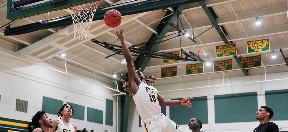 Cougars Beat Black Bears 89-68&nbsp;