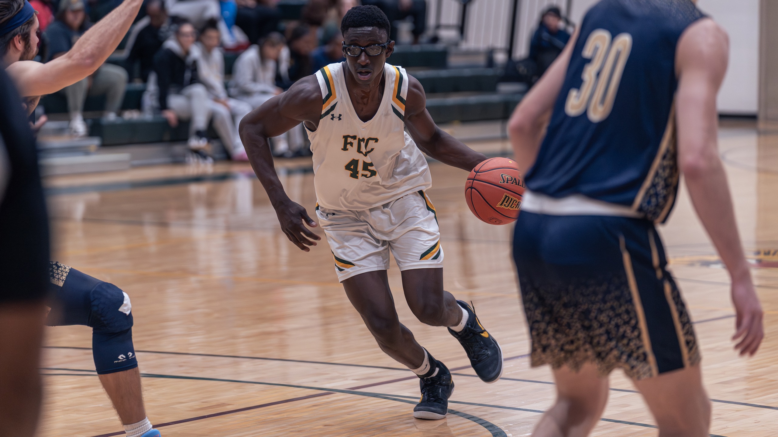 Cougars Edge Mercer County in First Road Win