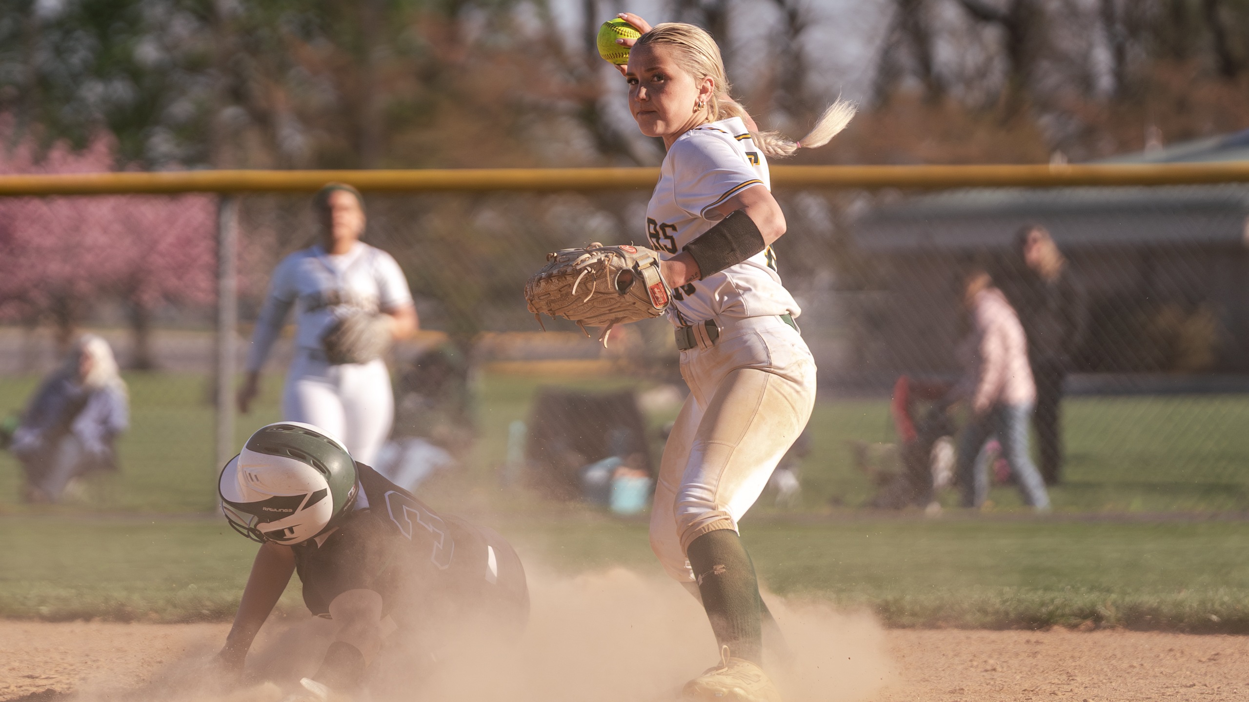 Cougars Rally for Sweep Over Hawks