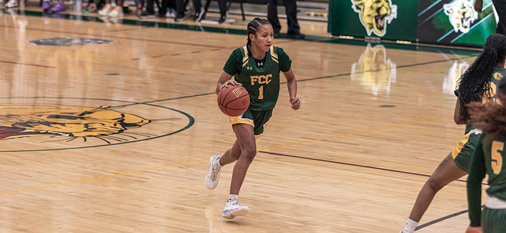 Cougars Dominate Second Quarter to Secure Road Win Over Titans