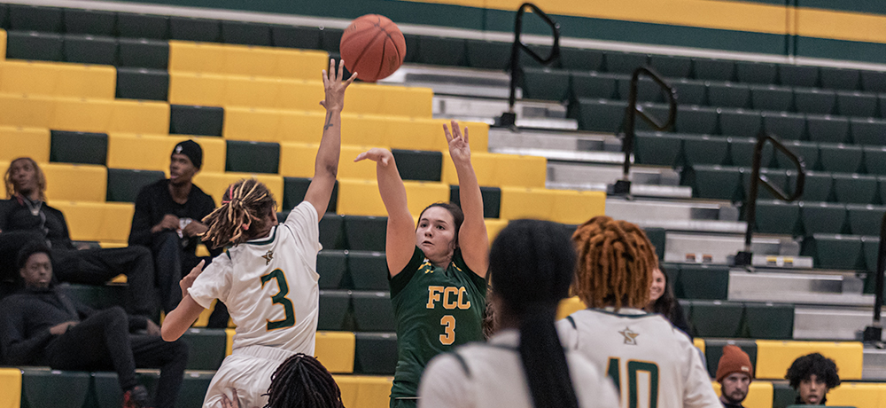 Cougars Mount Back-to-Back Wins with 101-59 Victory Over Riverhawks